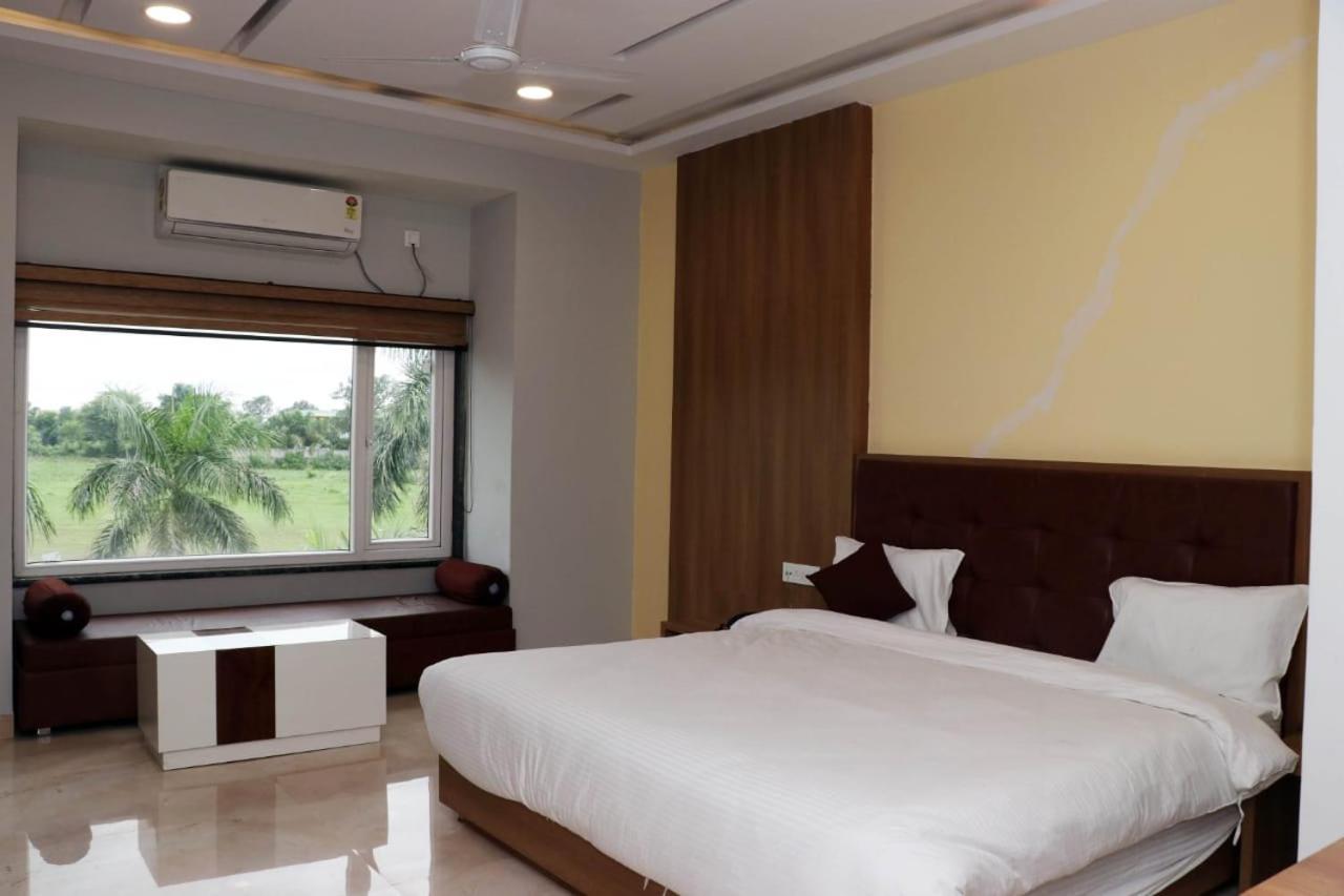 Hotel Savitri Signature Narsinghpur Екстер'єр фото