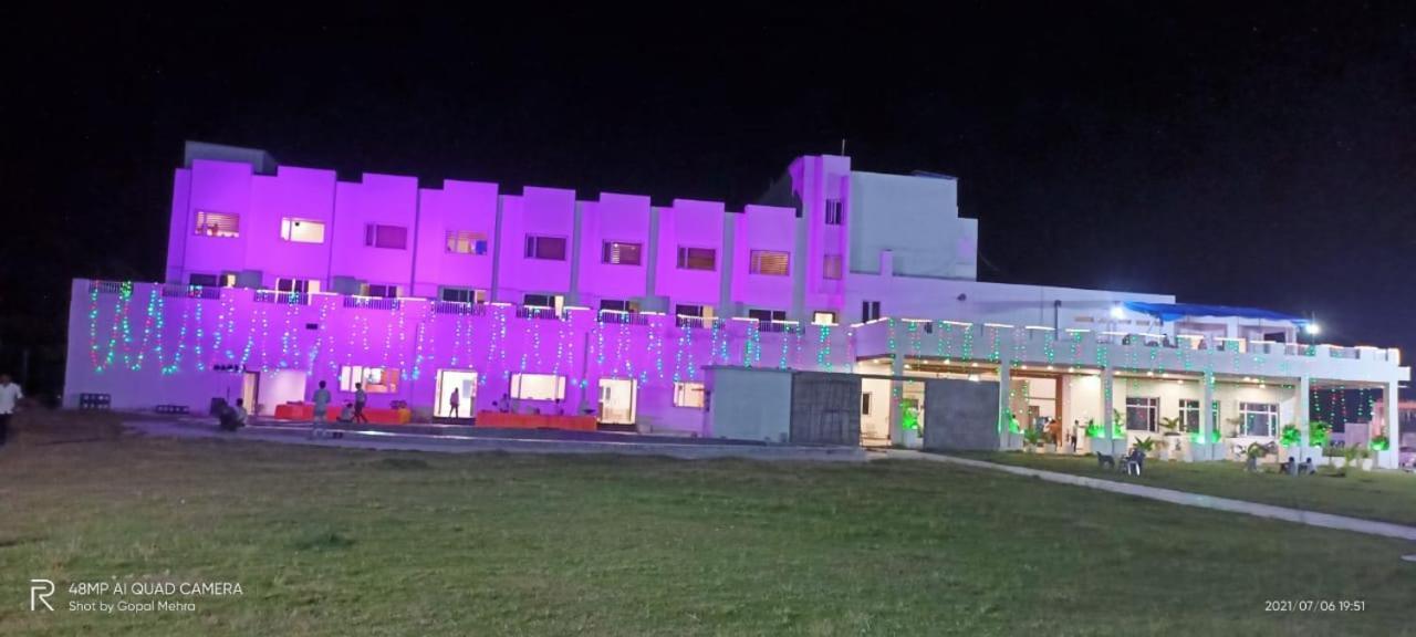 Hotel Savitri Signature Narsinghpur Екстер'єр фото